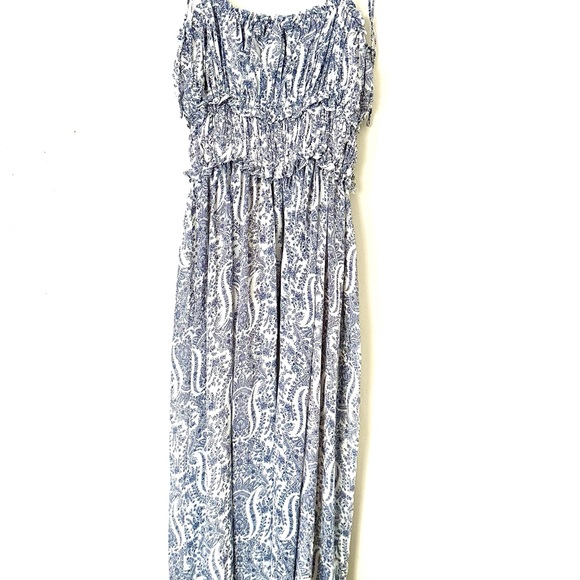 | vici • made you look paisley smocked tie strap maxi dress • medium | - Picture 12 of 17